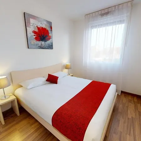 Alezan & Aparthotel 3*