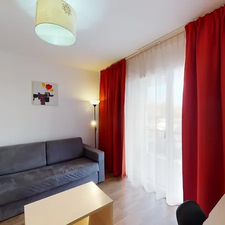 Aparthotel Alezan & 3*