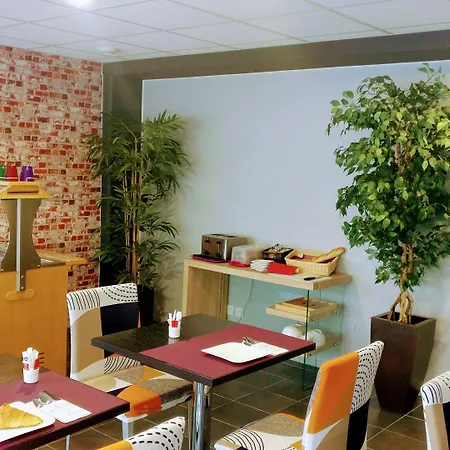 Alezan & Aparthotel 3*