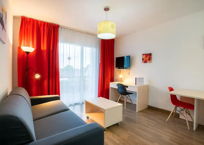 아파트호텔 Alezan & 3*